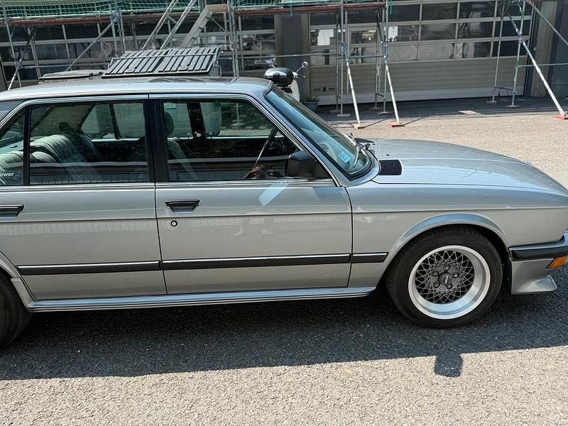 Gebraucht BMW 525 125 PS (91 kW) 1986 Silber Limousine