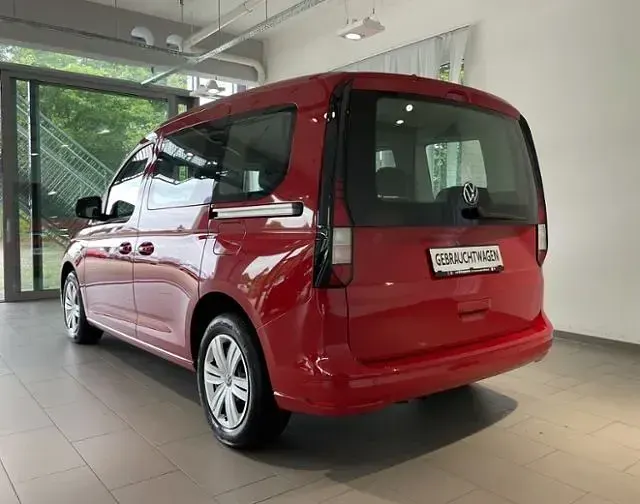 Gebraucht VW Caddy Basis 114 PS (83 kW) 2022 Rot Van / Kleinbus
