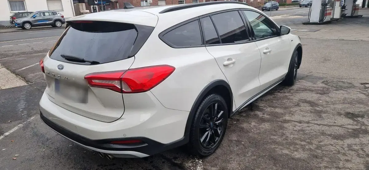 Gebraucht Ford Focus Active X 120 PS (88 kW) 2020 Weiß Kombi