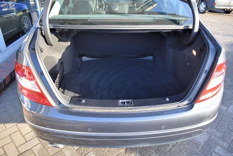 Gebraucht Mercedes C220 Elegance 170 PS (125 kW) 2007 Tenoritgrau metallic Limousine