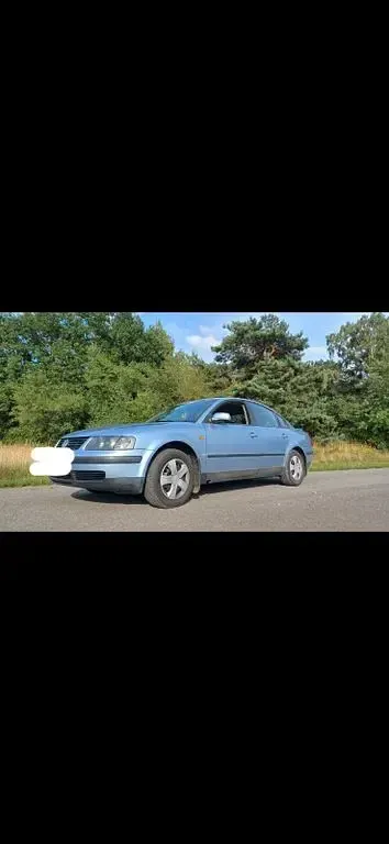 Używany VW Passat Basis 101 KM (74 kW) 1998 Niebieski Sedan/Limuzyna