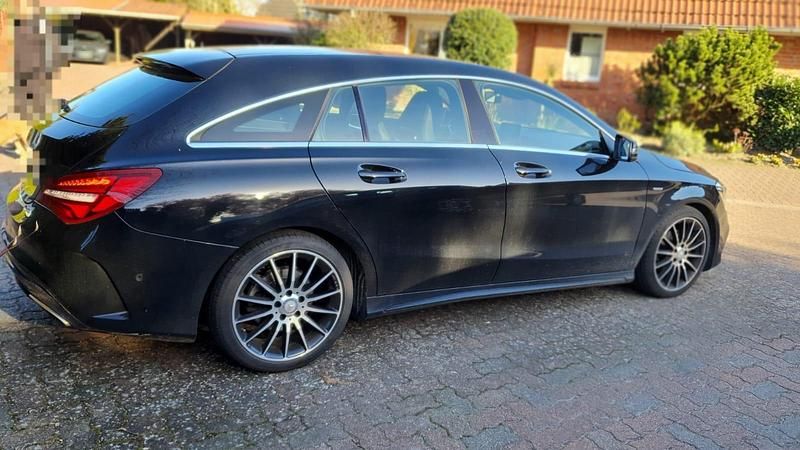 Gebraucht Mercedes CLA200 156 PS (114 kW) 2017 Schwarz Limousine