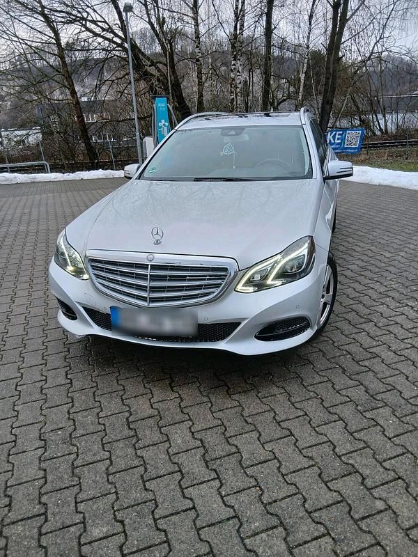 Silber Gebraucht 2016 Mercedes E250 Kombi | 9.900 € (Fairer Preis) - Bild 1/4