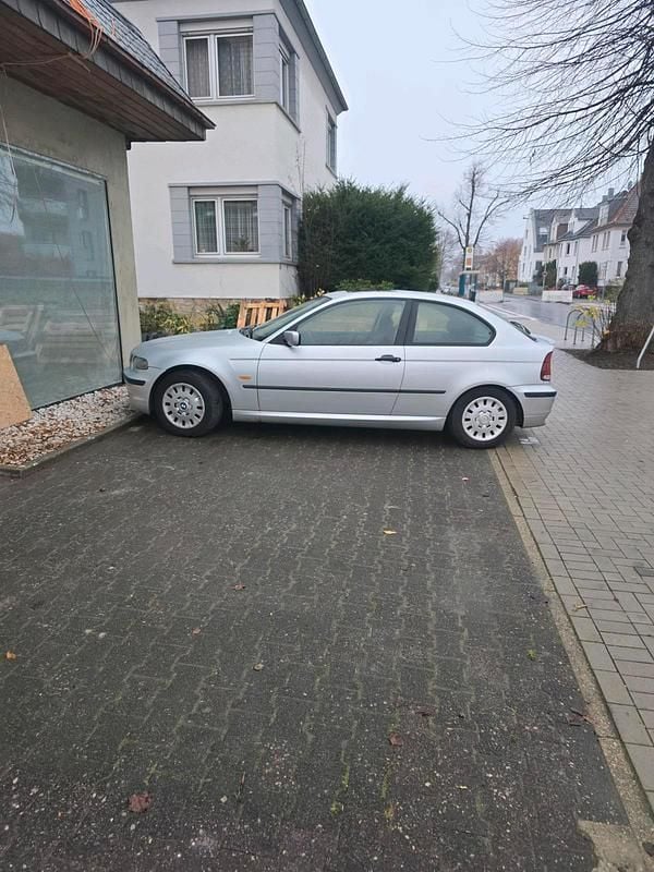 Gebraucht BMW 318 115 PS (84 kW) 2004 Silber Coupé