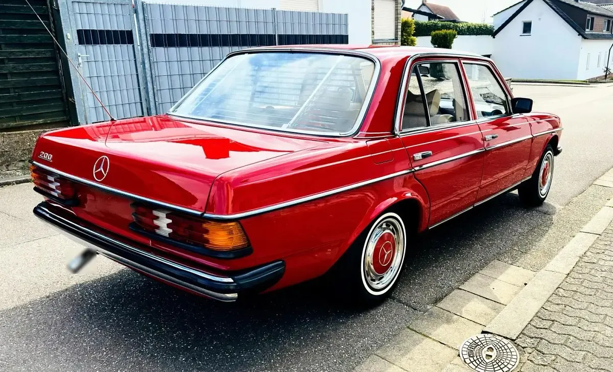 Gebraucht Mercedes 200 94 PS (69 kW) 1978 Rot Limousine