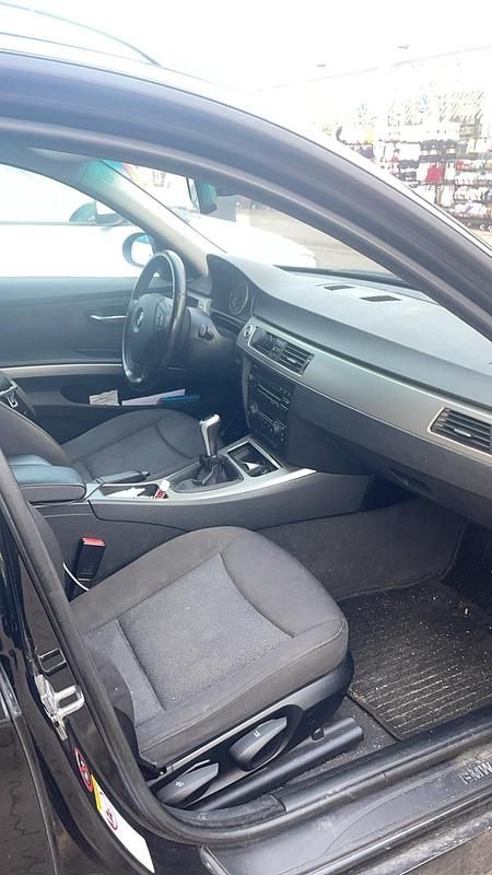 Gebraucht BMW 320 164 PS (120 kW) 2005 Schwarz Kombi