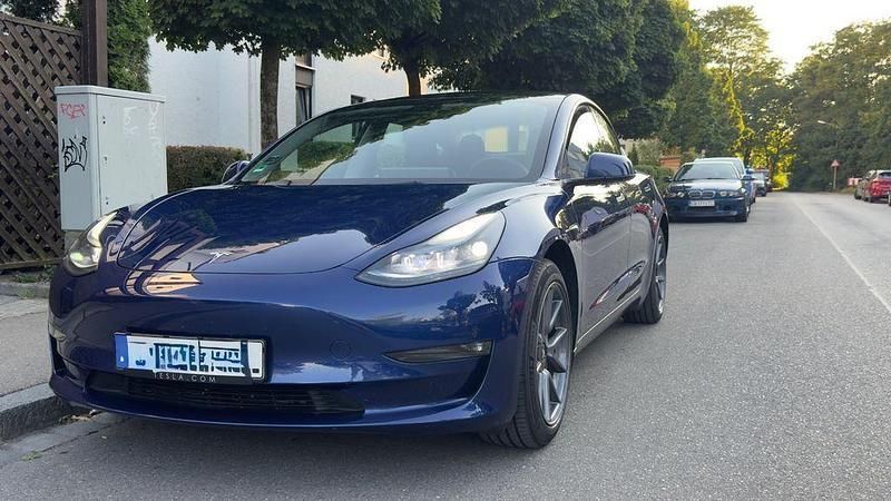 Blau Gebraucht 2023 Tesla Model 3 Long Range RWD Limousine | 33.500 € (Etwas zu teuer) - Bild 1/4
