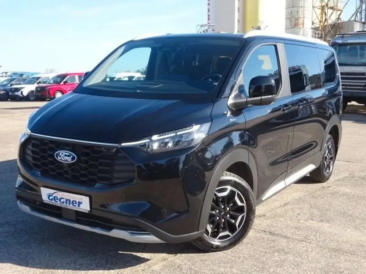 Używany Ford Tourneo Active 232 KM (170 kW) 2025 Czarny Minivan