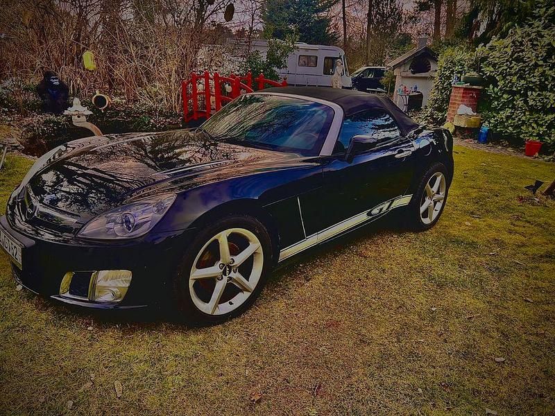 Usado Opel GT 264 HP (194 kW) 2007 Preto Cabrios