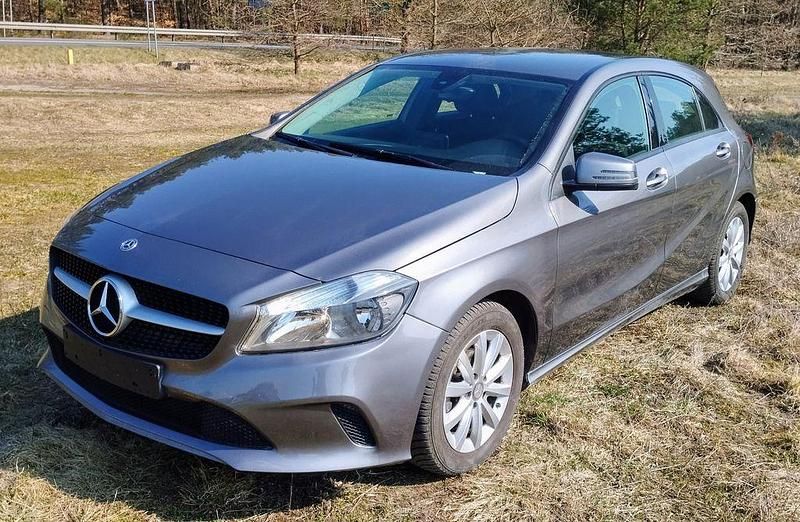 Gebraucht Mercedes A160 90 PS (66 kW) 2017 Grau Limousine