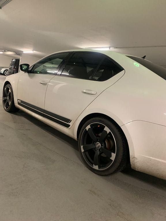Weiß Gebraucht 2015 Skoda Octavia RS Limousine | 17.200 € (Etwas zu teuer) - Bild 1/4