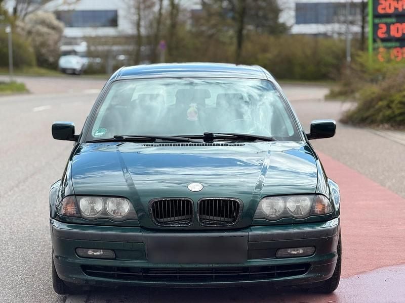 Second-hand BMW 320 136 CP (100 kW) 2000 Verde Break