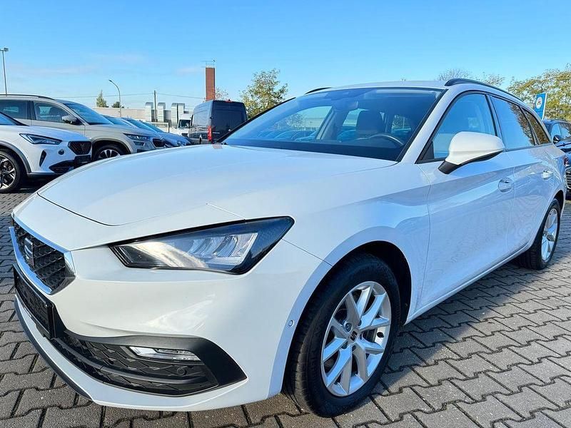 Weiß Gebraucht 2022 Seat Leon Style Limousine | 13.770 € (Fairer Preis) - Bild 1/4