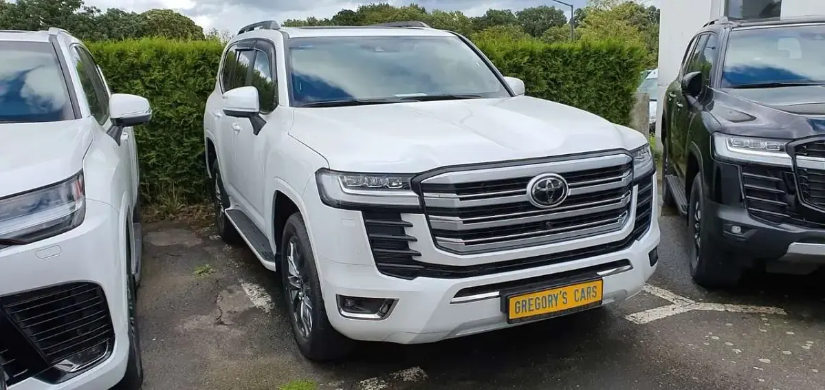 Gebraucht Toyota Land Cruiser 303 PS (222 kW) 2023 Eminent white sparkling specia SUV
