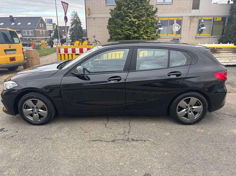 Gebraucht BMW 116 Advantage 109 PS (80 kW) 2021 Black sapphire metallic Kleinwagen