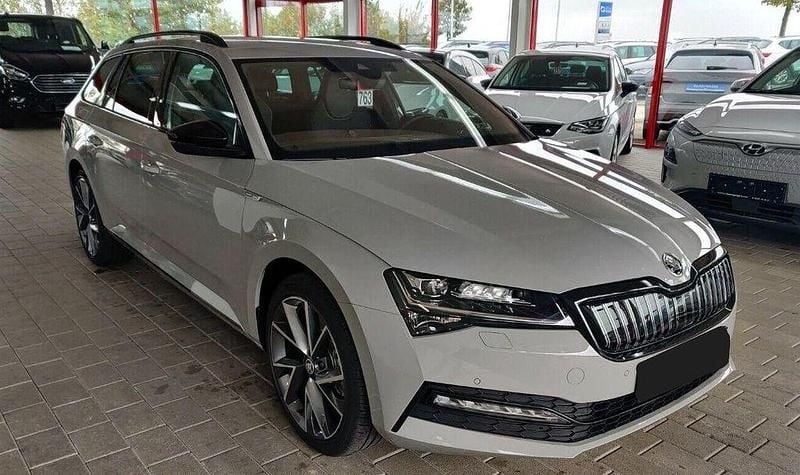 Grau Gebraucht 2021 Skoda Superb SportLine Kombi | 28.500 € (Etwas zu teuer) - Bild 1/4