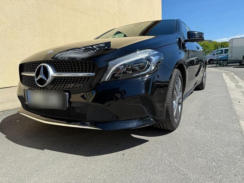 Gebraucht Mercedes A180 122 PS (89 kW) 2017 Schwarz Limousine