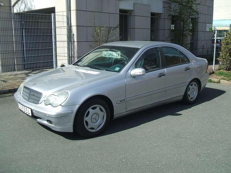 Gebraucht Mercedes 200 116 PS (85 kW) 2004 Silber Limousine