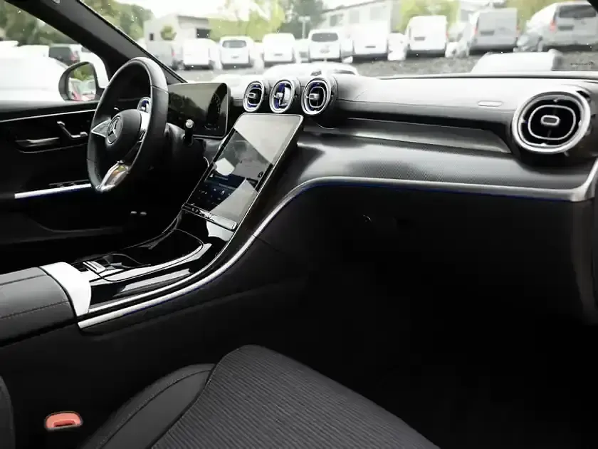 Gebraucht Mercedes C300 204 PS (150 kW) 2025 Weiss unilack polarweiss Limousine