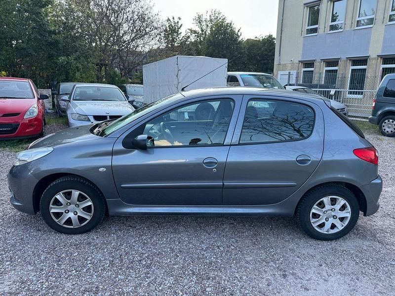 Gebraucht Peugeot 206 Basis 60 PS (44 kW) 2010 Grau Limousine