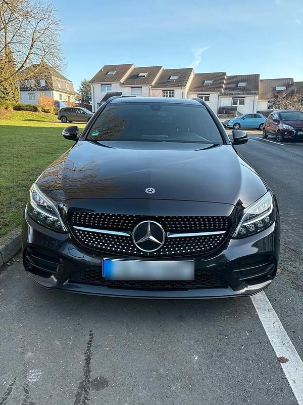 Schwarz Gebraucht 2020 Mercedes C200 AMG Kombi | 17.650 € (Fairer Preis) - Bild 1/4