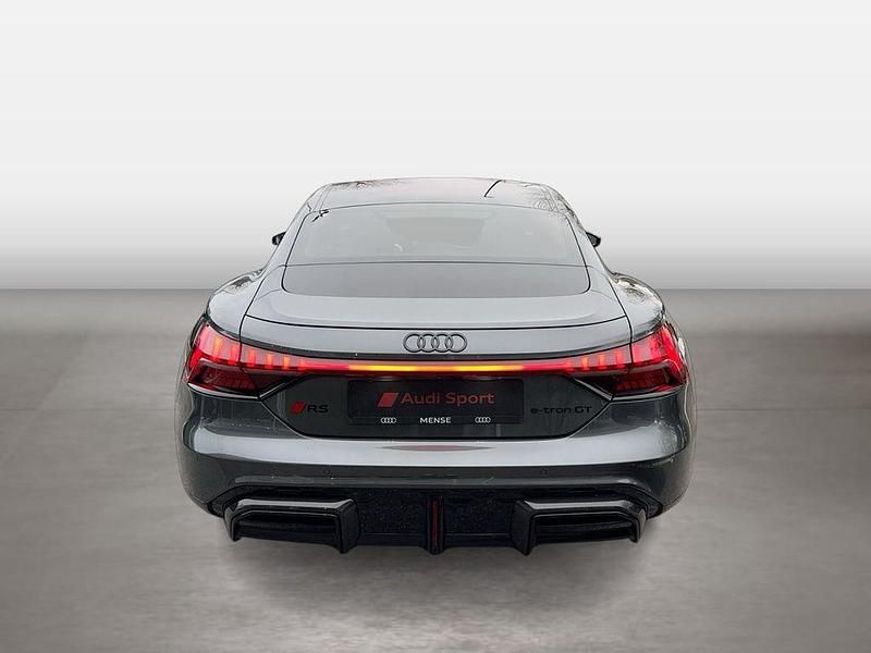 Neu Audi e-tron GT quattro Performance 620 kW (843 PS) 2026 Daytonagrau perleffekt Limousine