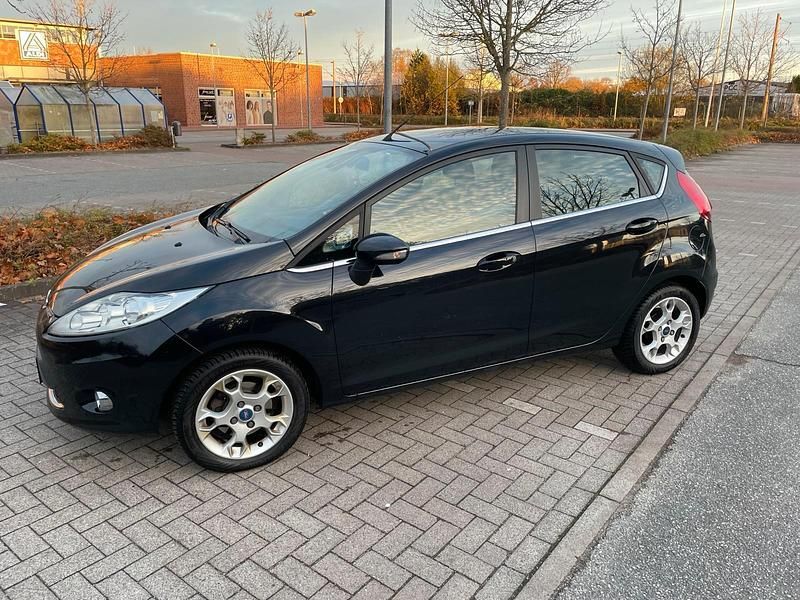 Gebraucht Ford Fiesta 97 PS (71 kW) 2012 Schwarz Kleinwagen