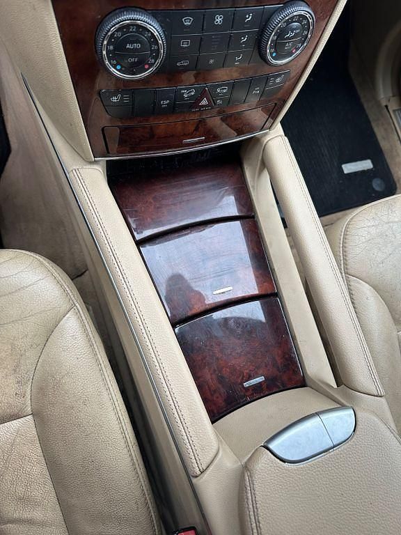 Gebraucht Mercedes ML320 224 PS (164 kW) 2007 Gold SUV