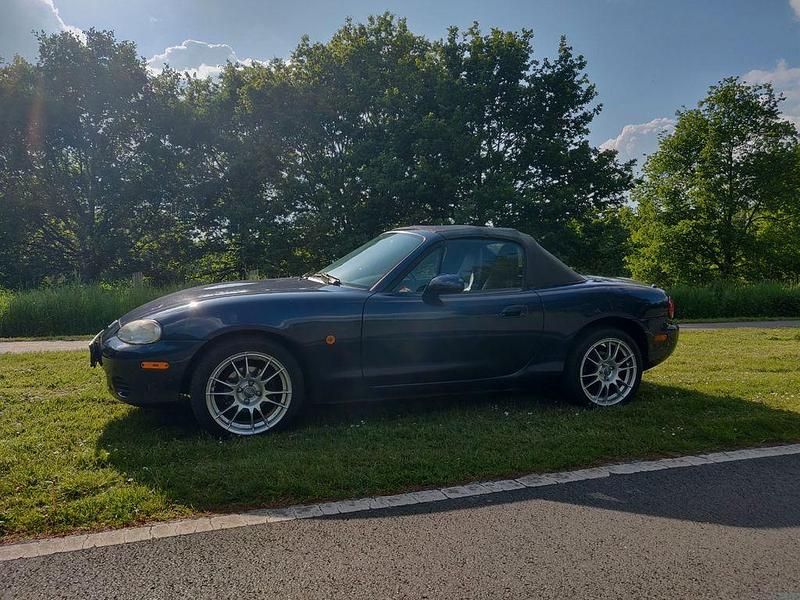 Second-hand Mazda MX5 110 CP (80 kW) 2001 Albastru Cabrio