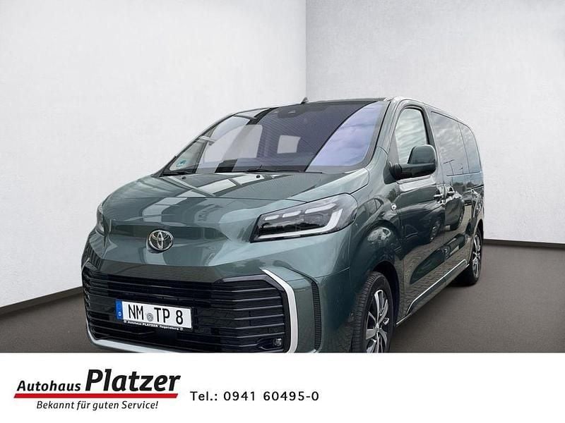 Dunkelgruen Gebraucht 2024 Toyota Proace Verso Team Kombi | 46.980 € (Teuer) - Bild 1/4