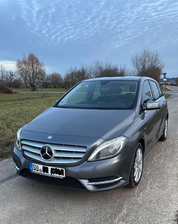 Gebraucht Mercedes B180 122 PS (89 kW) 2012 Grau Van / Kleinbus