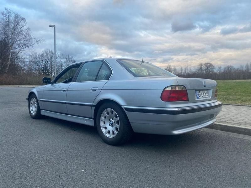 Gebraucht BMW 728 193 PS (141 kW) 1996 Silber Limousine