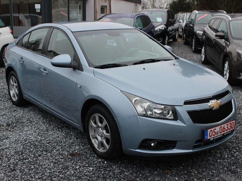 Gebraucht Chevrolet Cruze LT 150 PS (110 kW) 2010 Eisblau/misty lake met Limousine