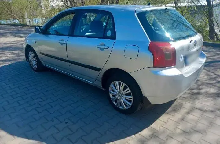 Gebraucht Toyota Corolla 95 PS (69 kW) 2004 Silber Limousine