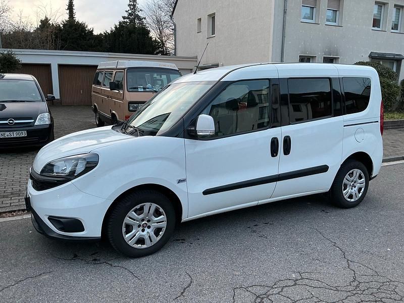 Gebraucht Fiat Doblò 101 PS (74 kW) 2022 Weiß Van / Kleinbus
