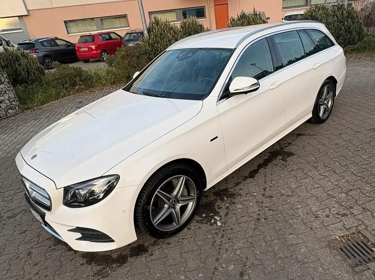 Gebraucht Mercedes E300 AMG line 306 PS (225 kW) 2019 Weiß Kombi