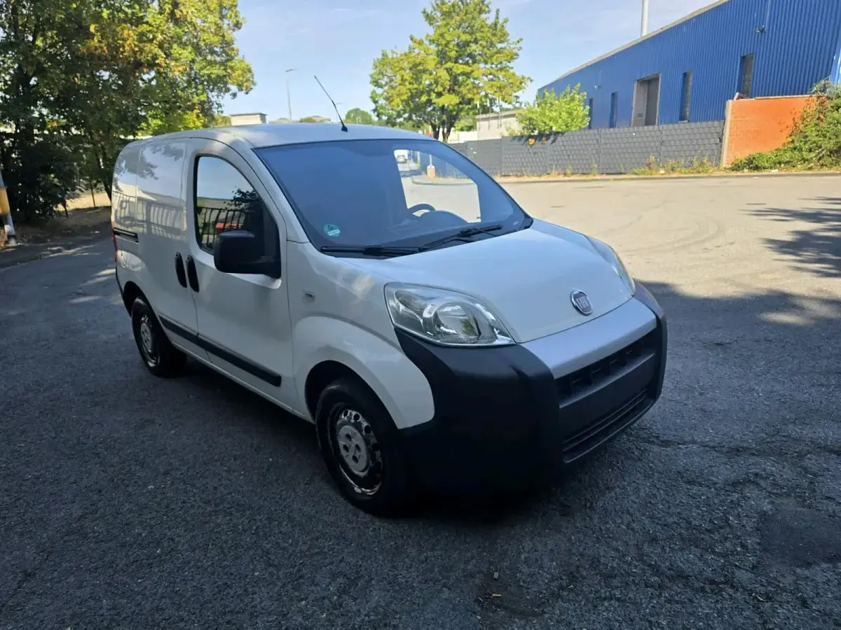 Gebraucht Fiat Fiorino 77 PS (56 kW) 2017 Weiß Van / Kleinbus
