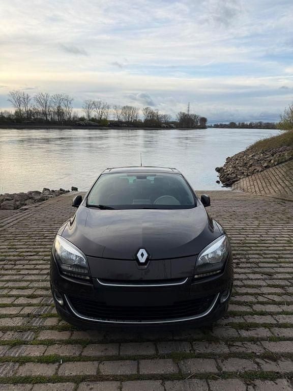 Gebraucht Renault Mégane Luxe 131 PS (96 kW) 2012 Braun Limousine