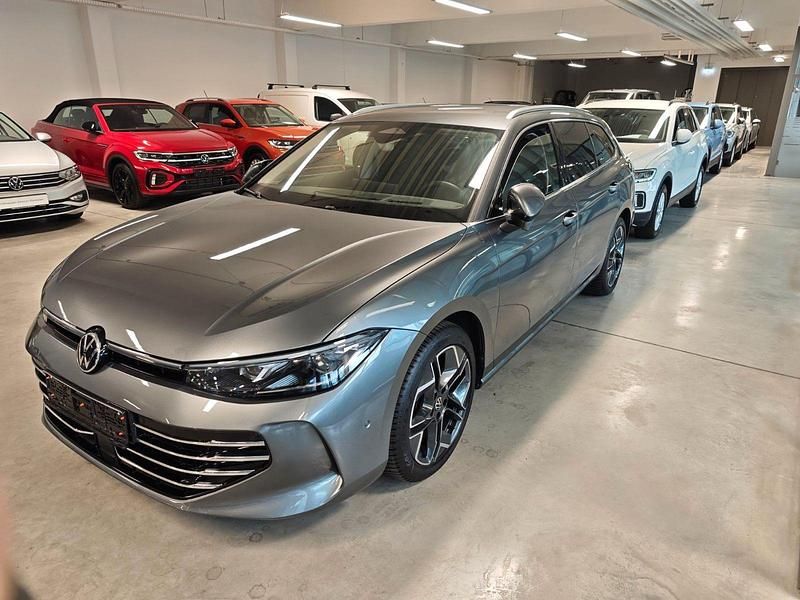 Grau Gebraucht 2024 VW Passat Elegance Kombi | 38.499 € (Fairer Preis) - Bild 1/4