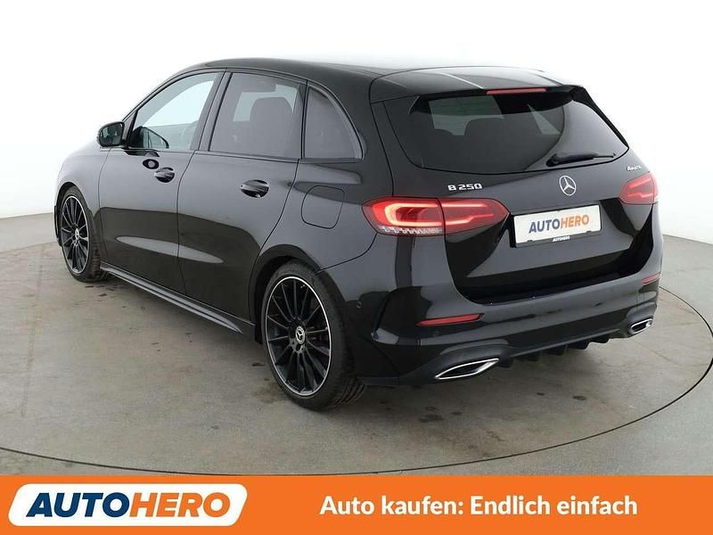 Gebraucht Mercedes B250 AMG line 224 PS (164 kW) 2019 Kosmosschwarz Van / Kleinbus
