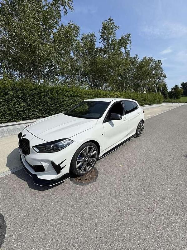 Weiß Gebraucht 2019 BMW M135 Kleinwagen | 29.500 € (Fairer Preis) - Bild 1/4