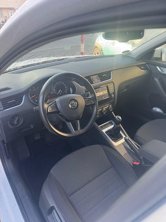 Gebraucht Skoda Octavia Joy 179 PS (131 kW) 2016 Weiß Kleinwagen