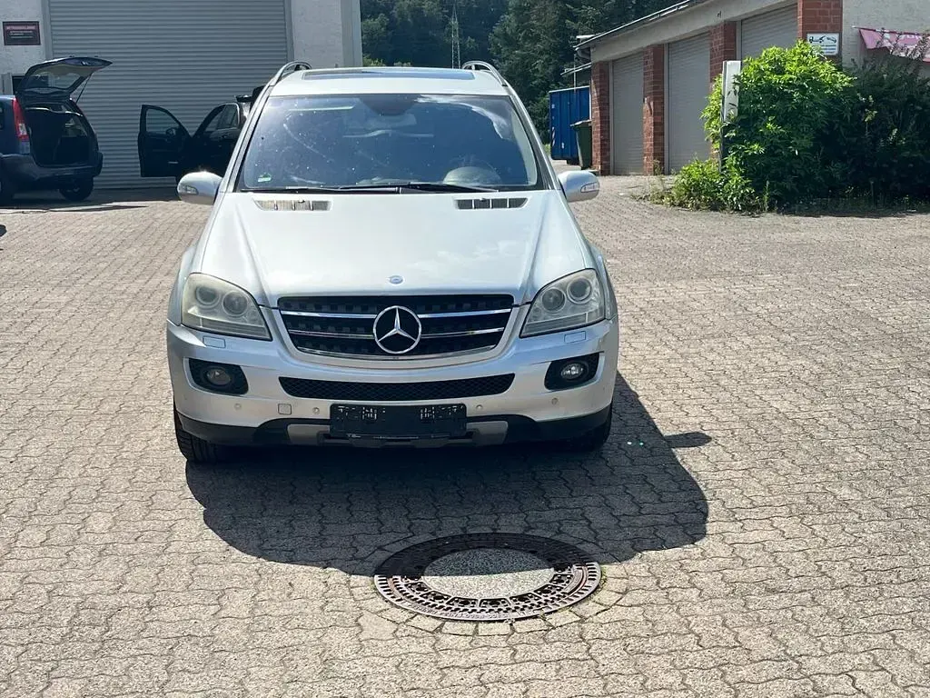 Gebraucht Mercedes ML320 224 PS (164 kW) 2006 Silber SUV