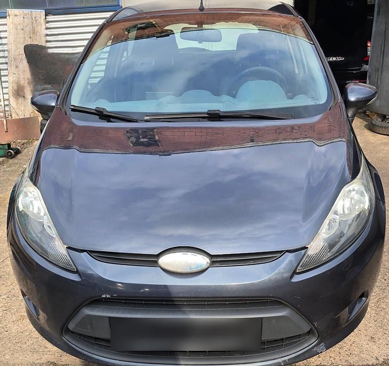 Gebraucht Ford Fiesta Trend 82 PS (60 kW) 2010 Grau Kleinwagen
