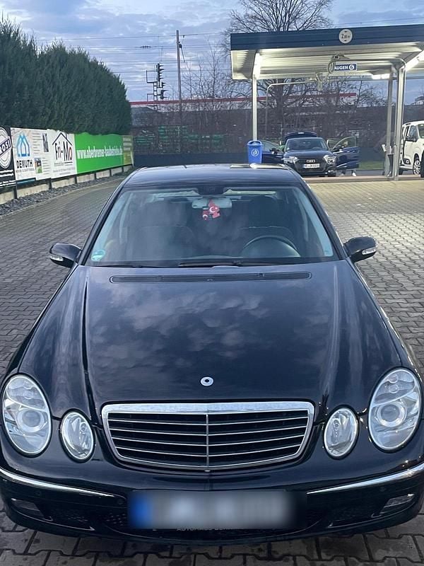 Gebraucht Mercedes E240 176 PS (129 kW) 2005 Schwarz Limousine
