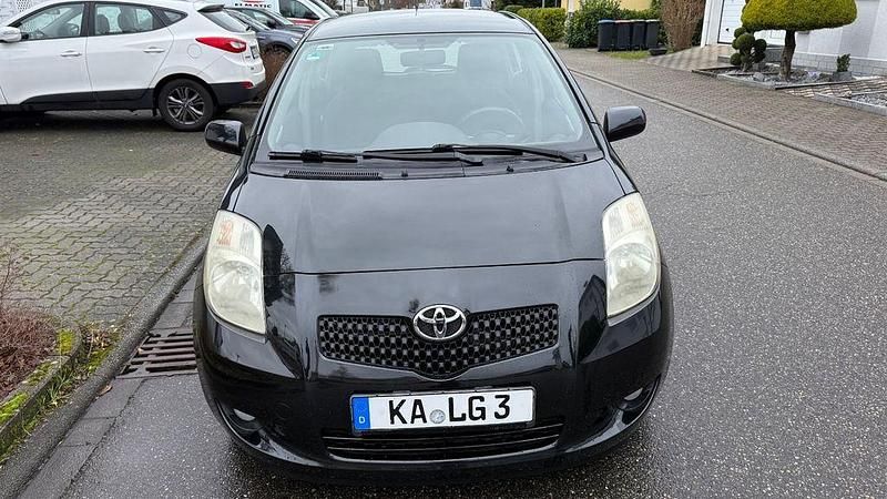 Schwarz Gebraucht 2008 Toyota Yaris Sol Limousine | 2.600 € (Fairer Preis) - Bild 1/4