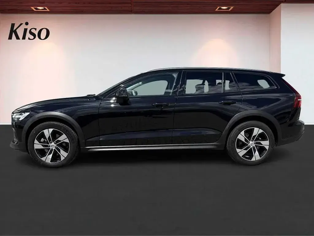 Gebraucht Volvo V60 CC Plus 197 PS (144 kW) 2023 717 onyx black metallic Kombi