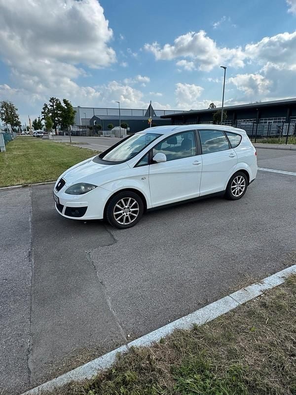Weiß Gebraucht 2010 Seat Altea XL Van / Kleinbus | 2.900 € (Superpreis) - Bild 1/4