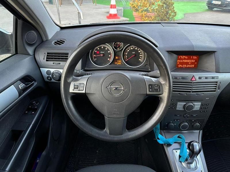 Gebraucht Opel Astra GTC 105 PS (77 kW) 2005 Silber Limousine