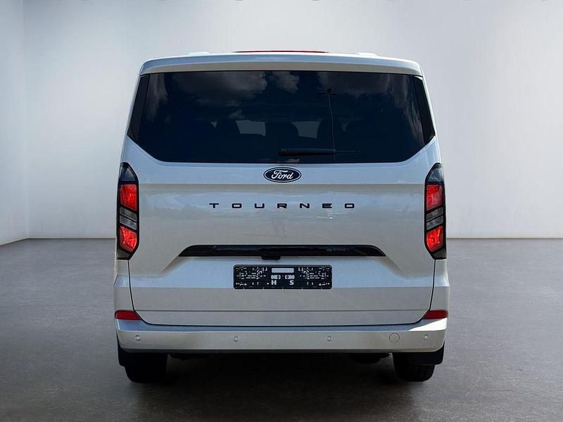 Neu Ford Tourneo Titanium 150 PS (110 kW) 2025 Silber Van / Kleinbus